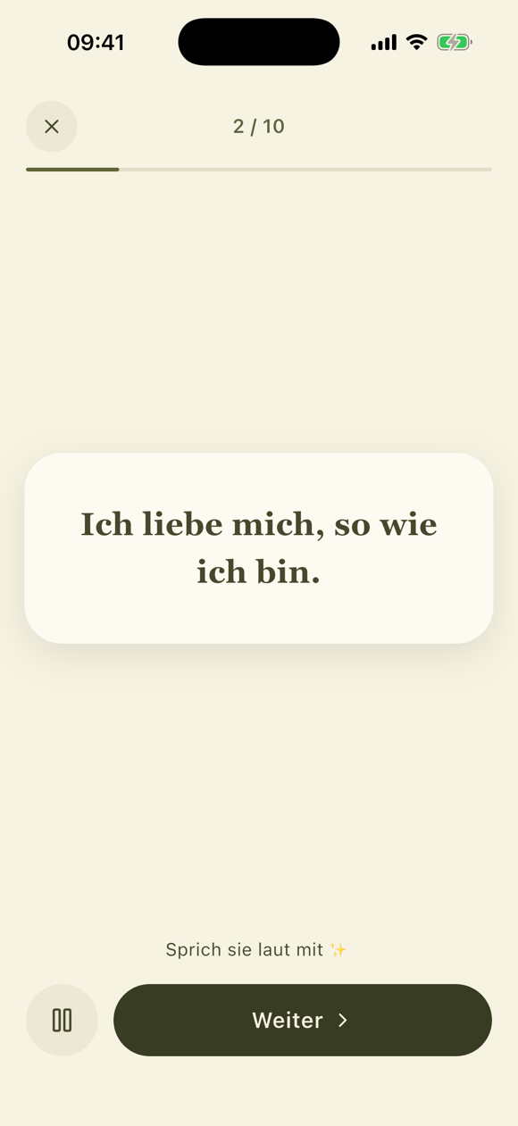Die tägliche Session in Liara: eine Affirmationskarte mit dem Satz „Ich liebe mich, so wie ich bin.“, darunter der Hinweis „Sprich sie laut mit“ und die Schaltfläche „Weiter“.